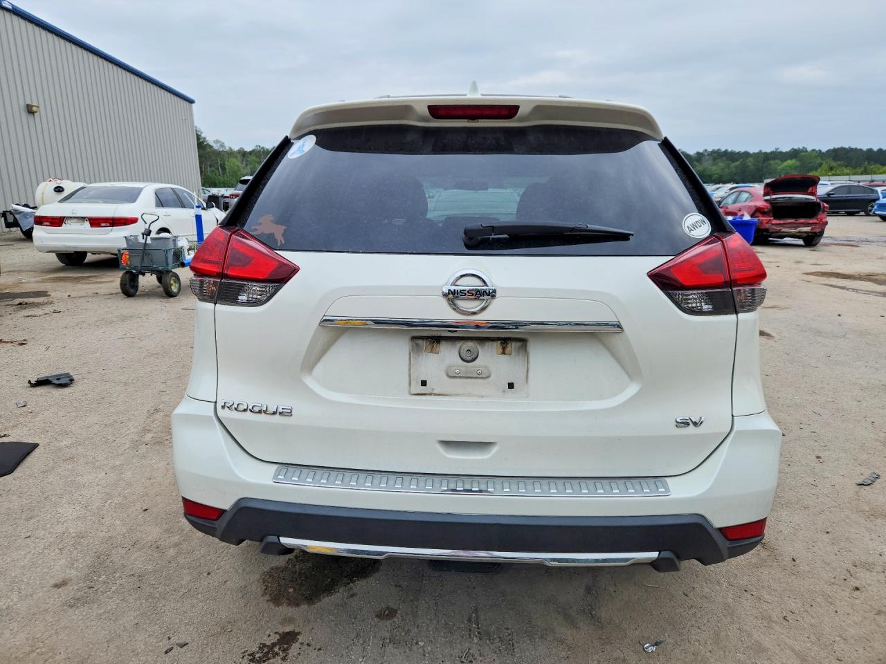 2017 NISSAN ROGUE SV photo 11