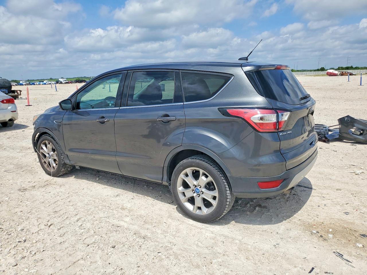 2017 FORD ESCAPE SE photo 4