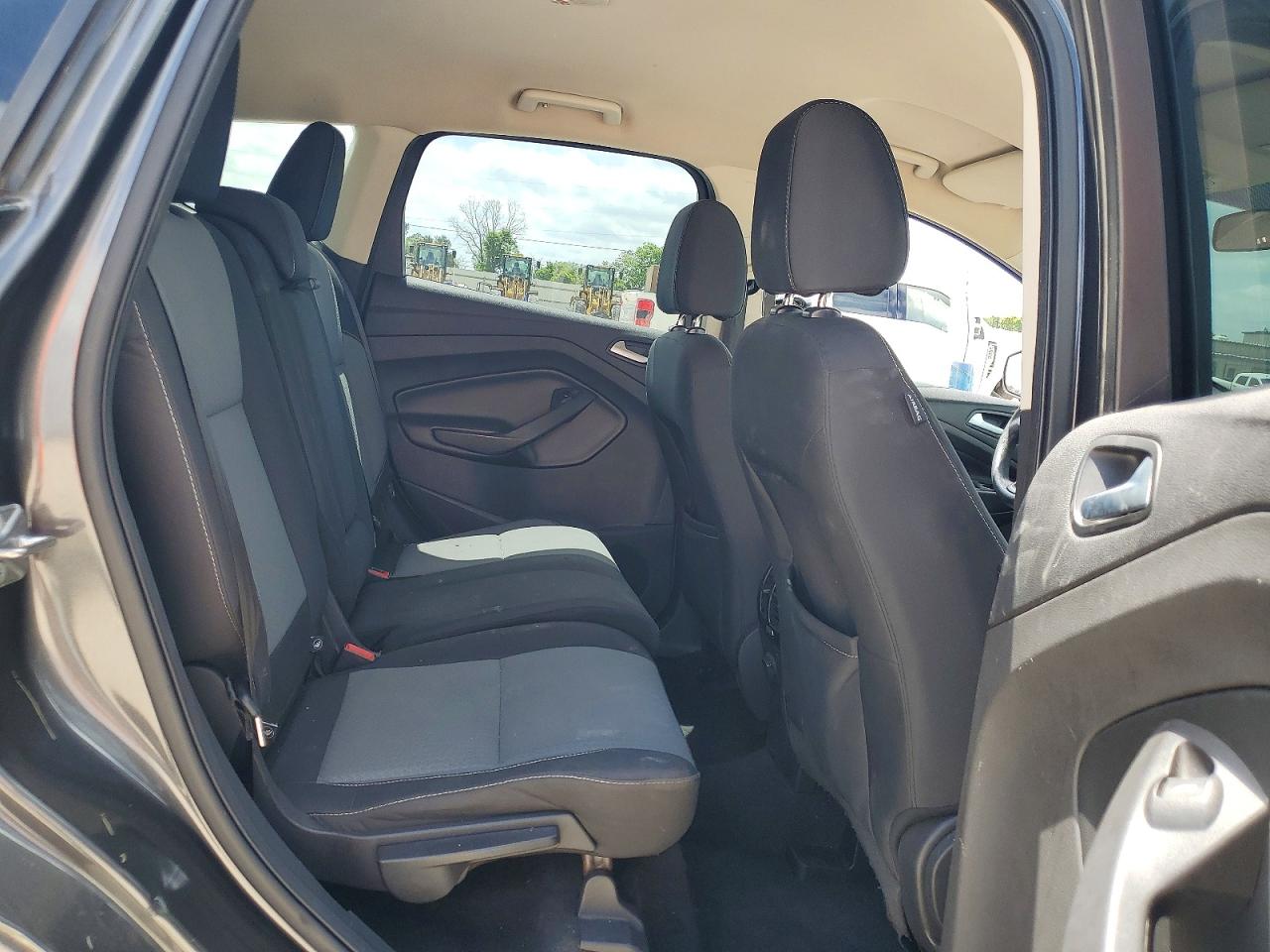 2017 FORD ESCAPE SE photo 28