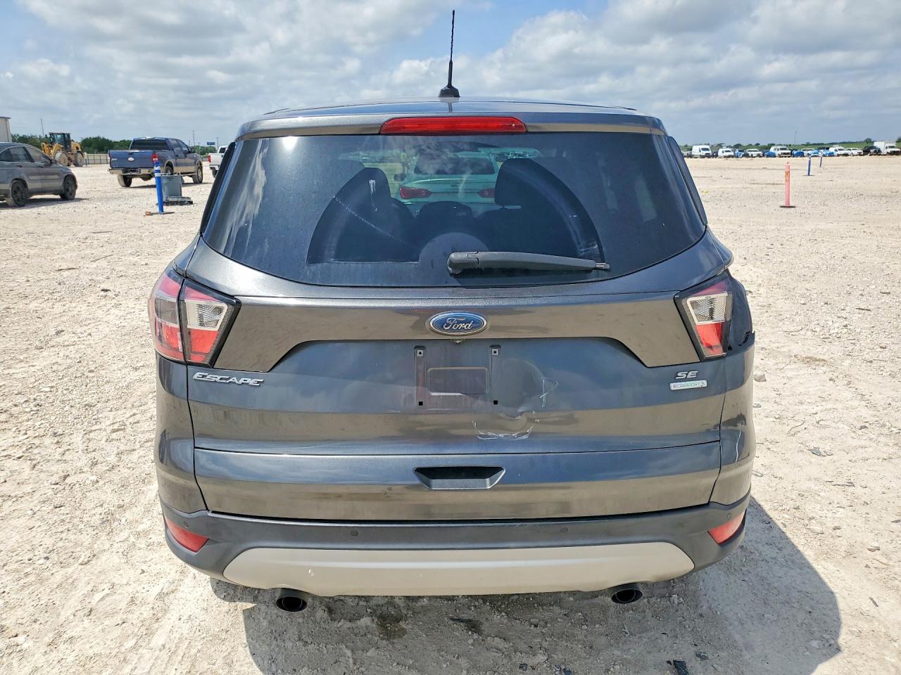 2017 FORD ESCAPE SE photo 16
