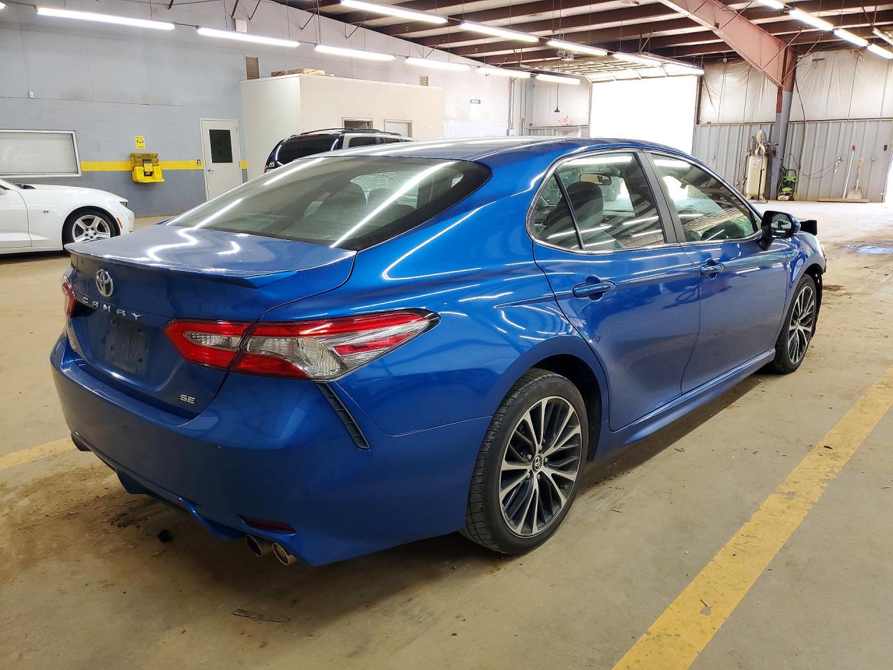 2018 TOYOTA CAMRY SE photo 7