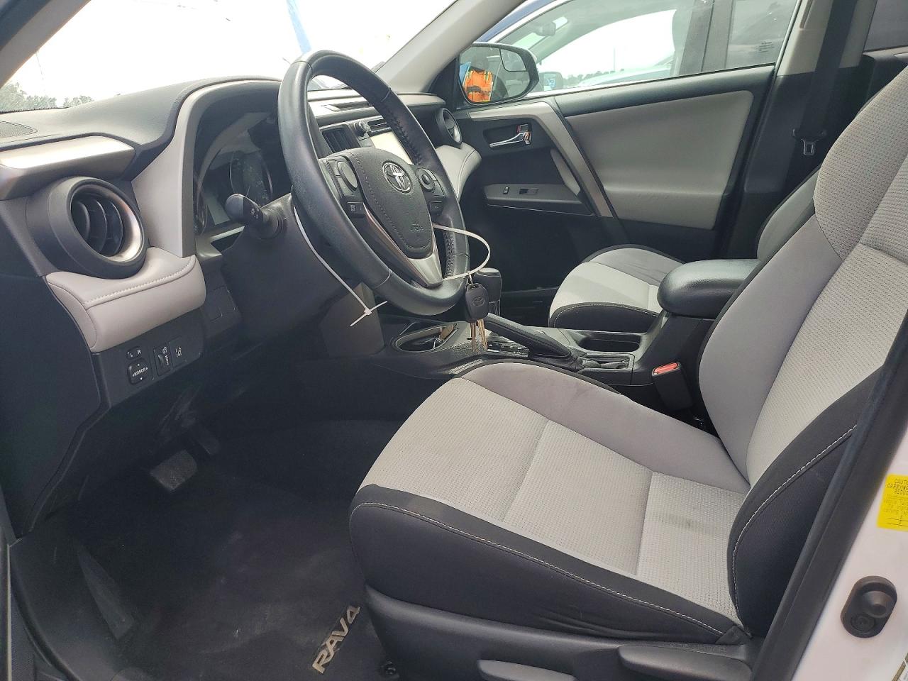 2017 TOYOTA RAV4 XLE photo 19