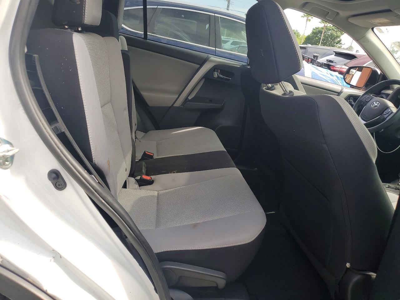 2017 TOYOTA RAV4 XLE photo 31