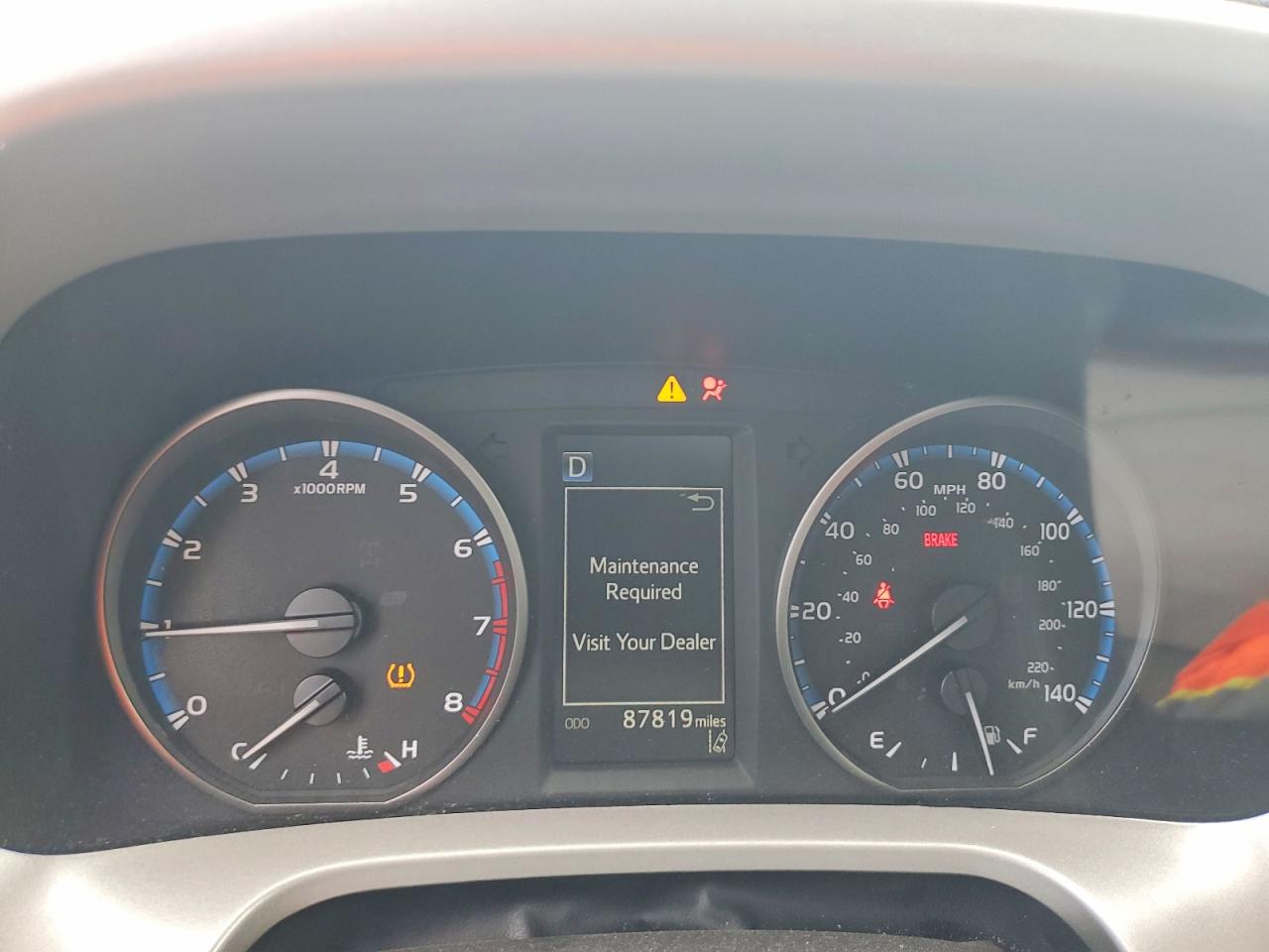 2017 TOYOTA RAV4 XLE photo 25