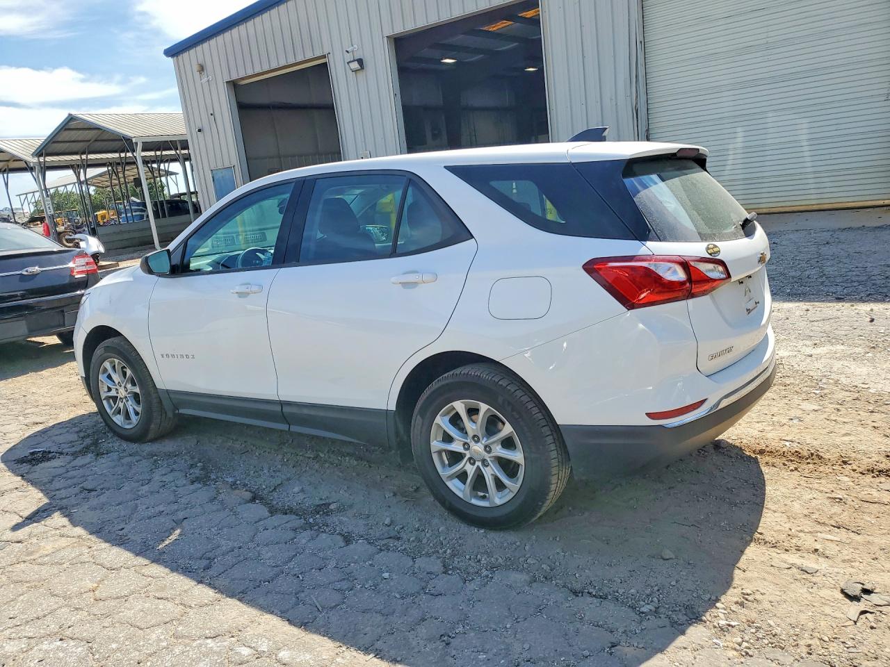 2018 CHEVROLET EQUINOX LS photo 2