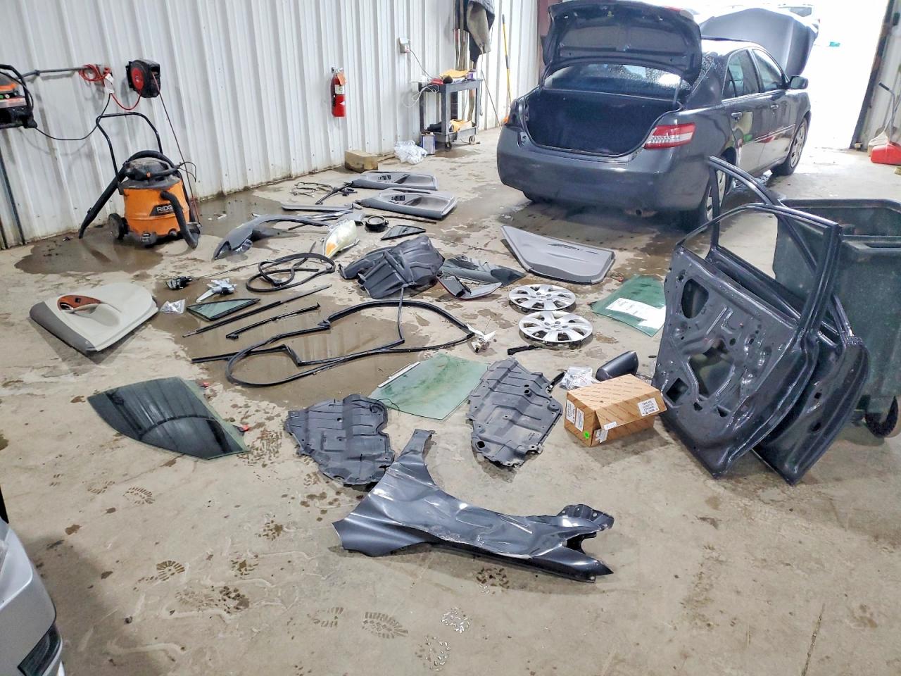 2011 TOYOTA CAMRY LE photo 34