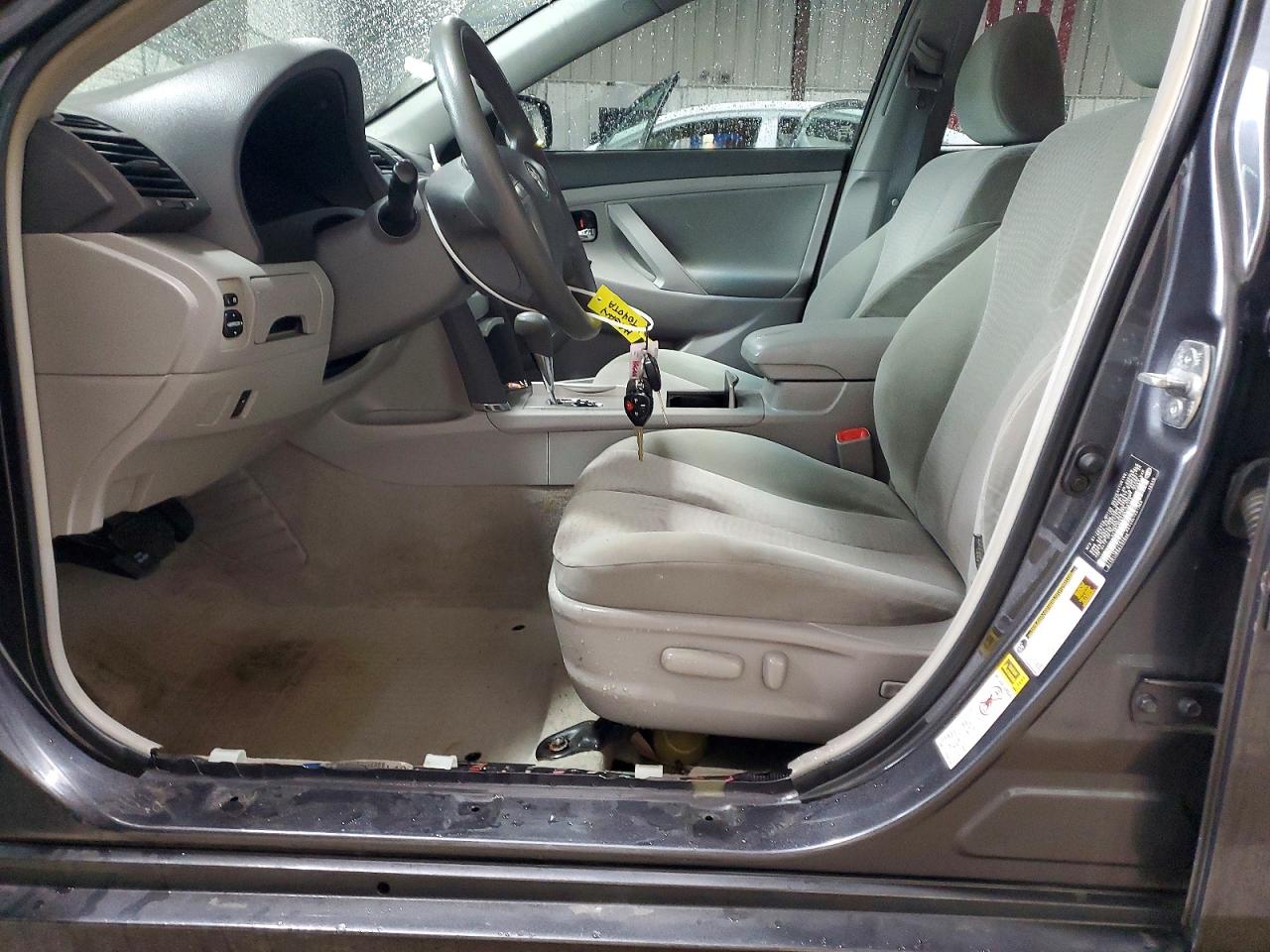 2011 TOYOTA CAMRY LE photo 19