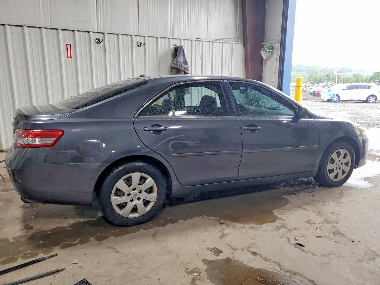 2011 TOYOTA CAMRY LE photo 7
