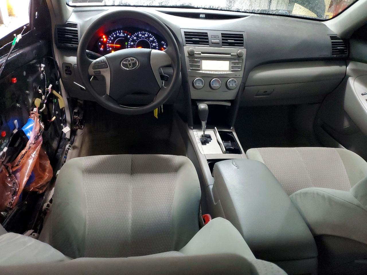 2011 TOYOTA CAMRY LE photo 22