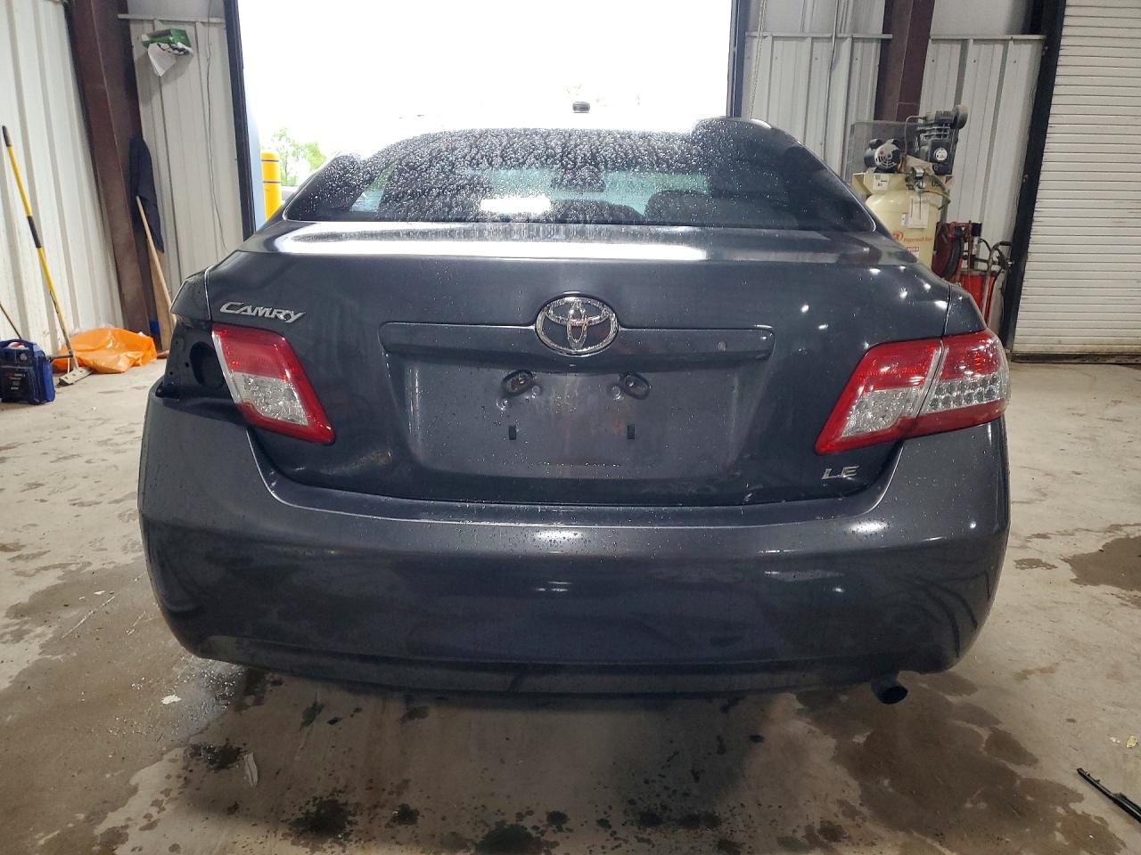 2011 TOYOTA CAMRY LE photo 16
