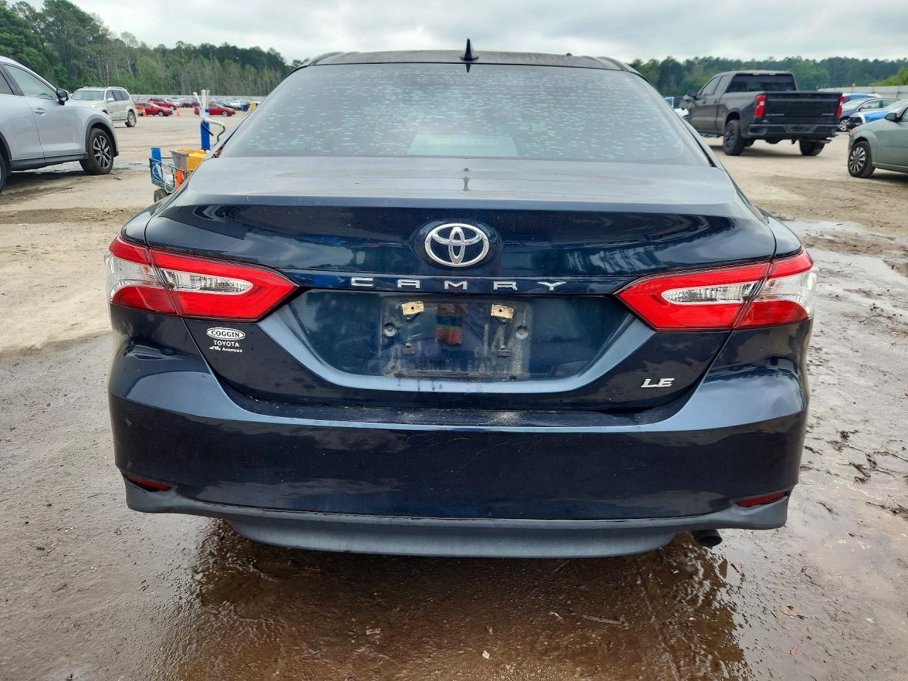 2019 TOYOTA CAMRY LE photo 6