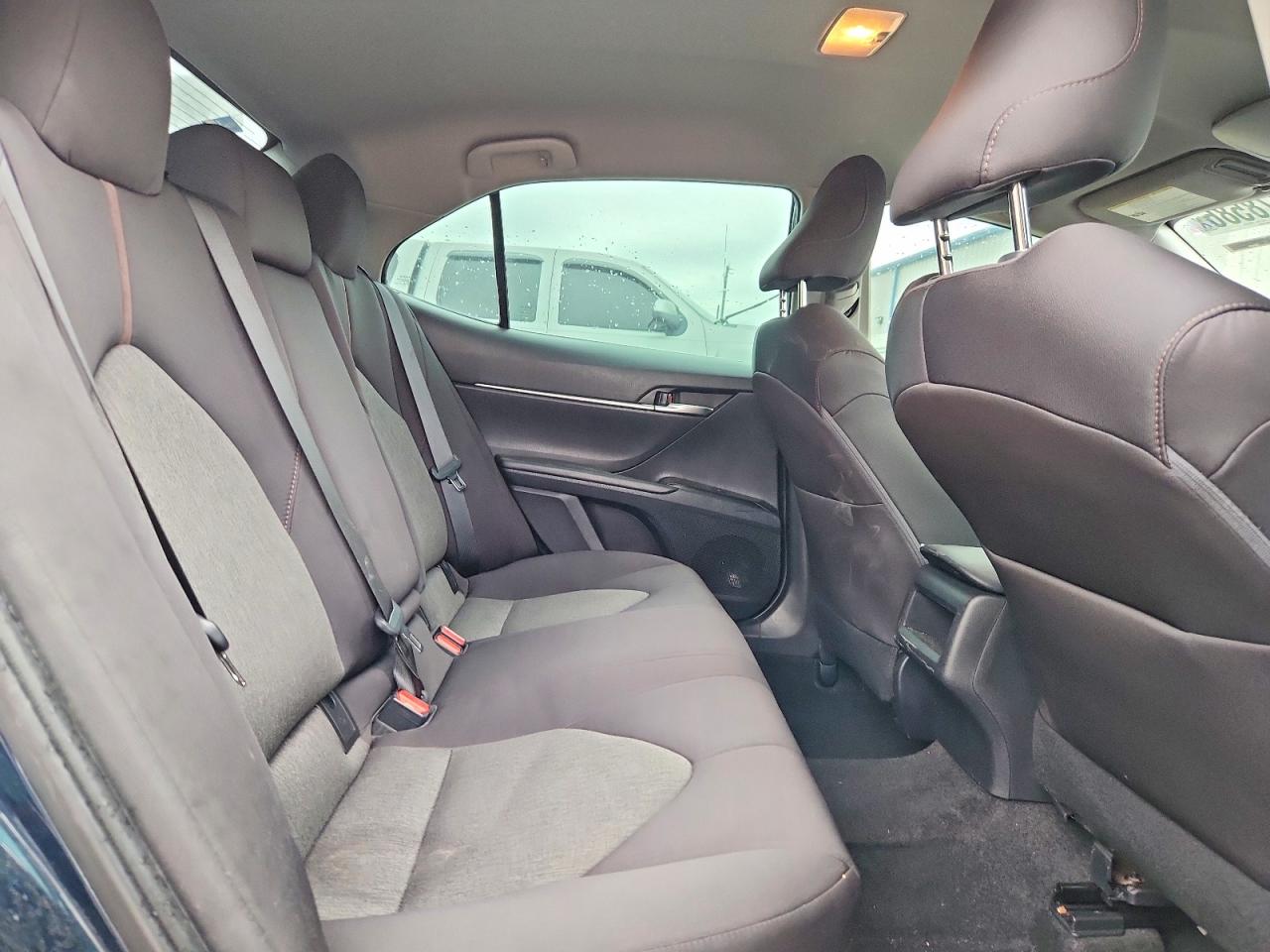 2019 TOYOTA CAMRY LE photo 10