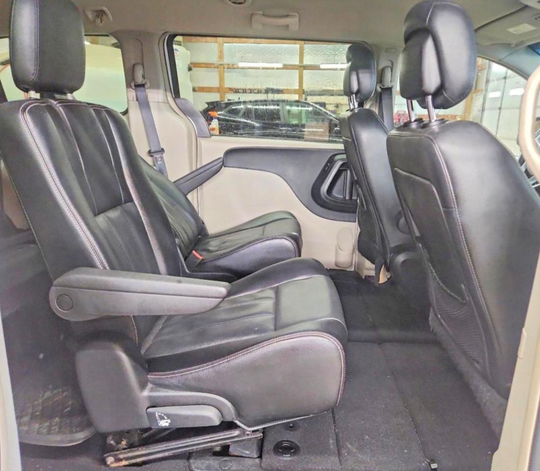 2015 CHRYSLER TOWN & COUNTRY TOURING photo 31