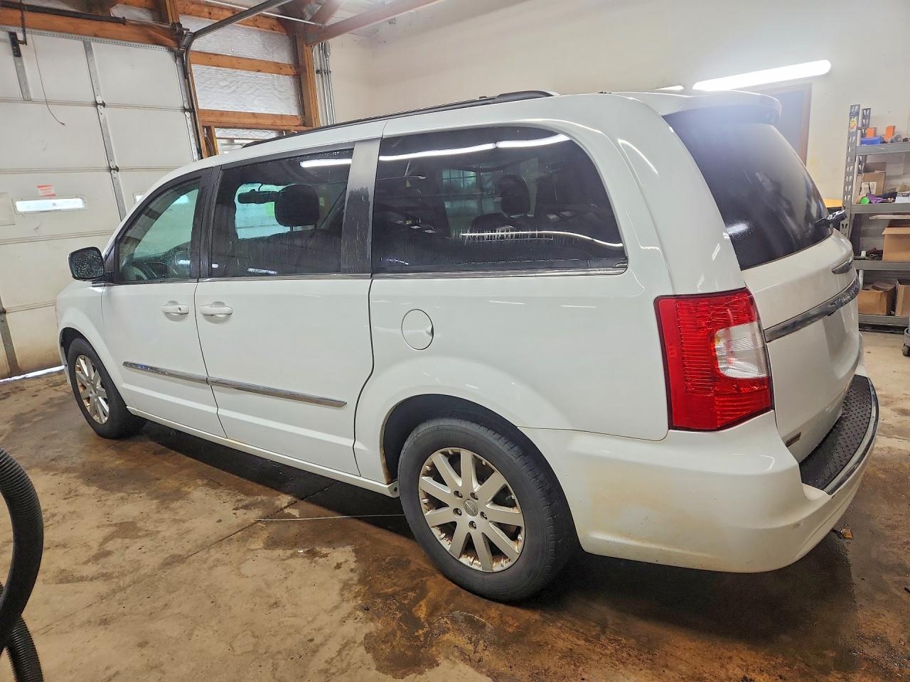 2015 CHRYSLER TOWN & COUNTRY TOURING photo 4