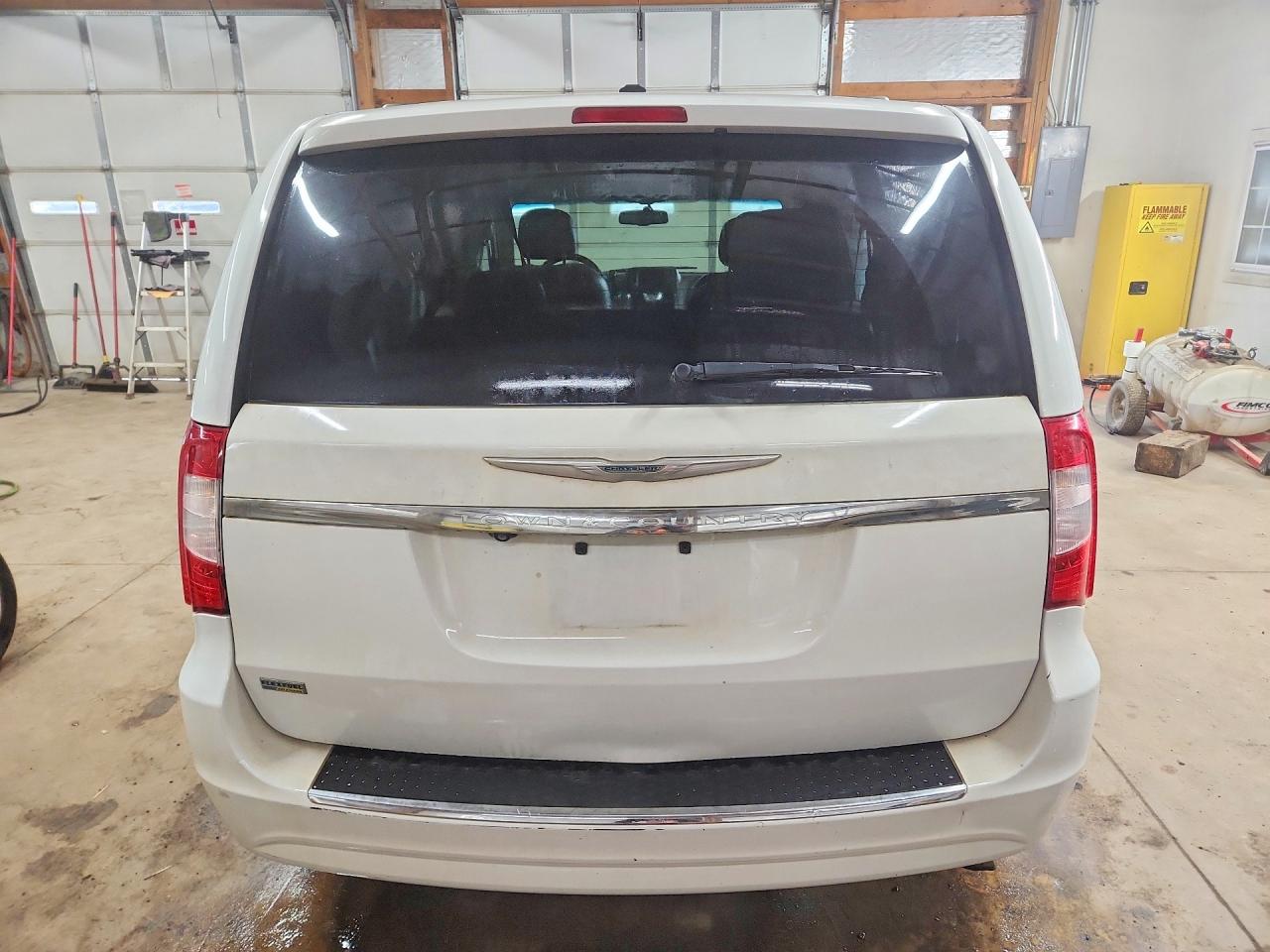 2015 CHRYSLER TOWN & COUNTRY TOURING photo 16