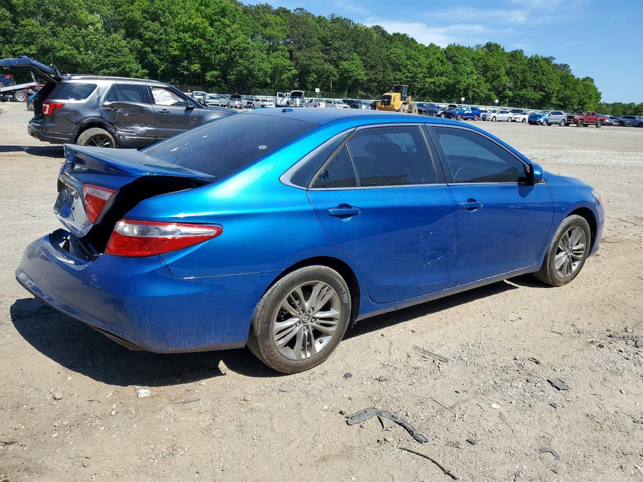 2017 TOYOTA CAMRY SE photo 3