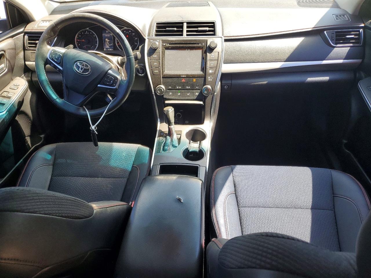 2017 TOYOTA CAMRY SE photo 8