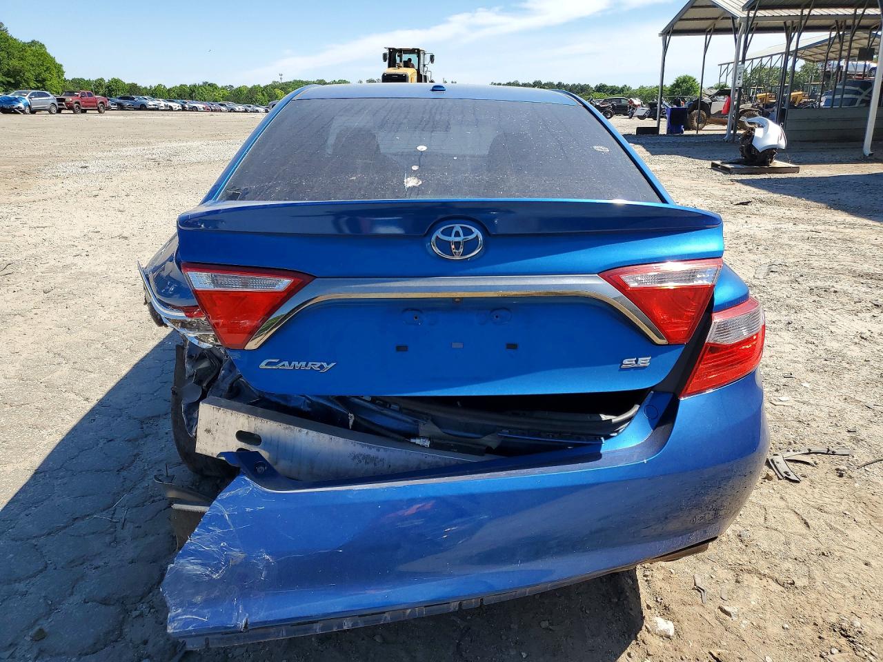 2017 TOYOTA CAMRY SE photo 6