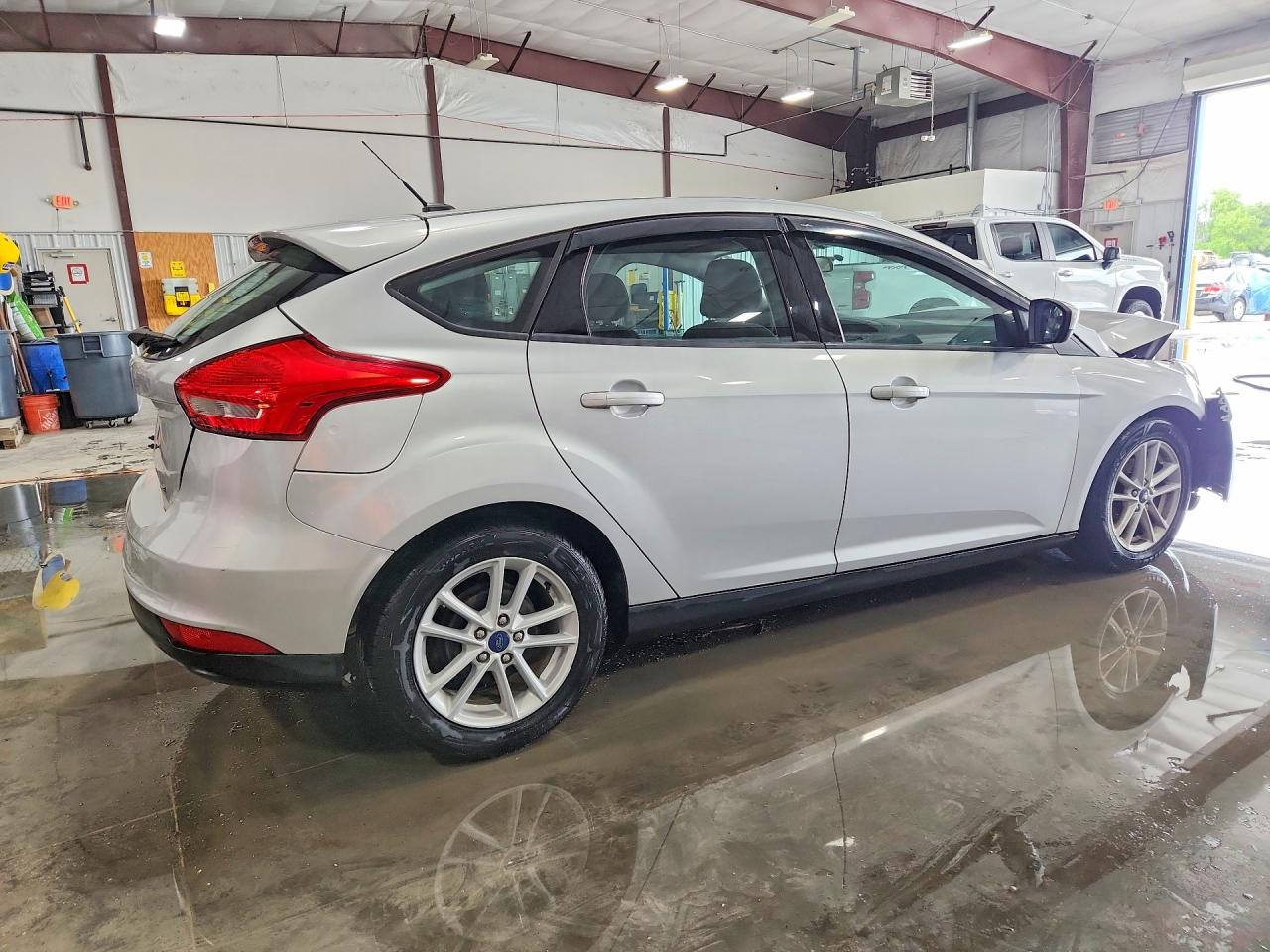 2018 FORD FOCUS SE photo 5