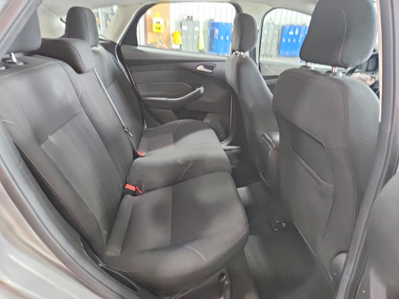 2018 FORD FOCUS SE photo 19