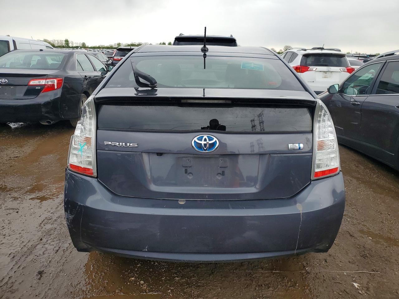 2011 TOYOTA PRIUS THREE photo 11