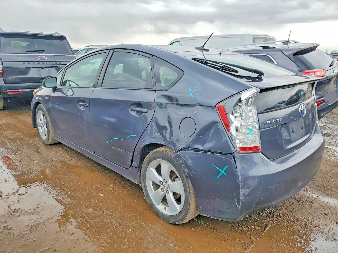 2011 TOYOTA PRIUS THREE photo 3