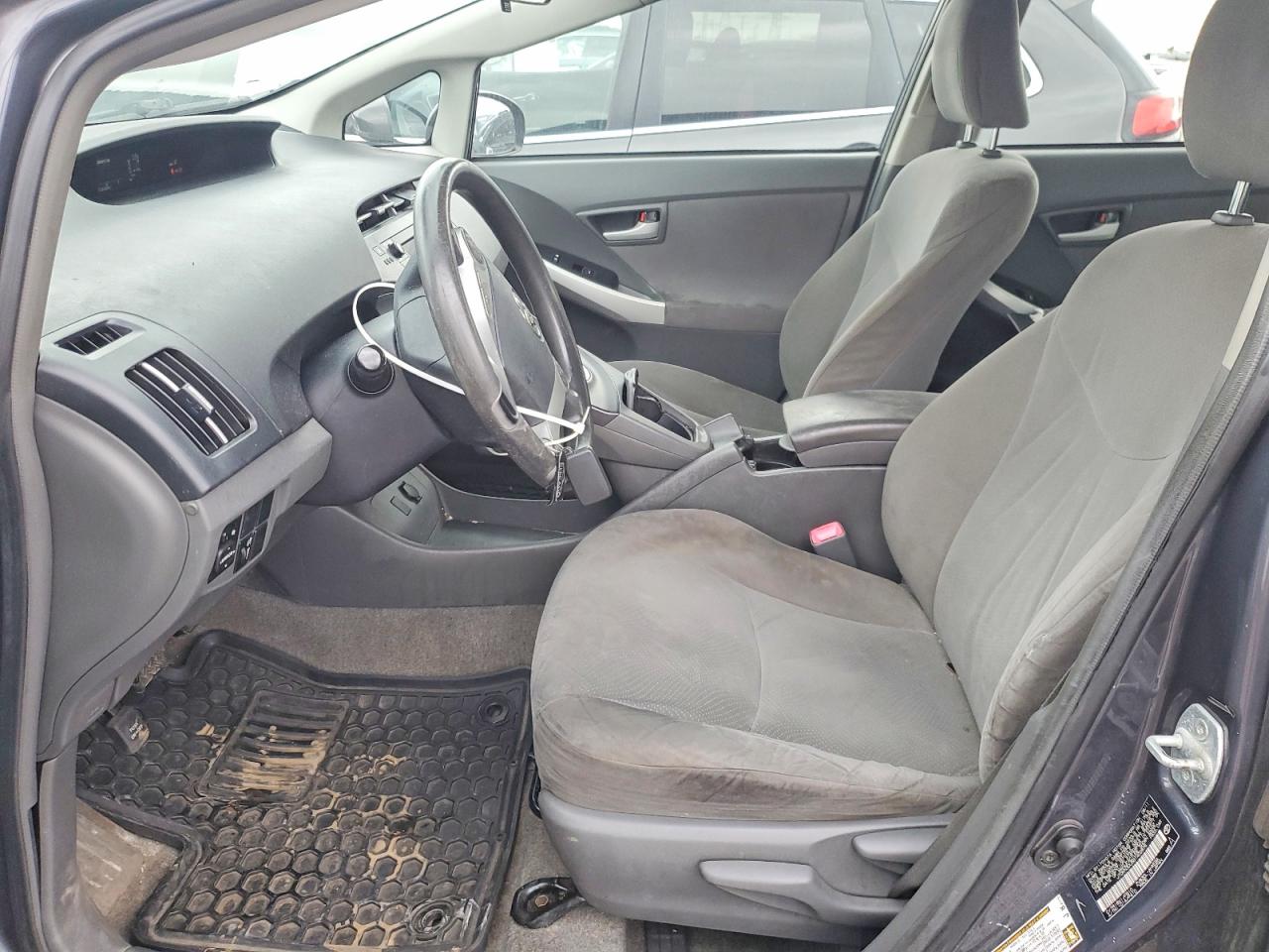 2011 TOYOTA PRIUS THREE photo 13