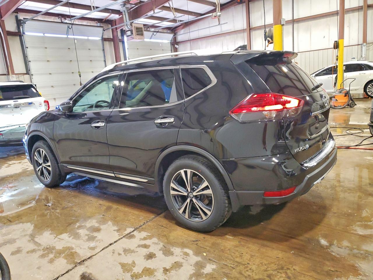 2017 NISSAN ROGUE SL photo 2