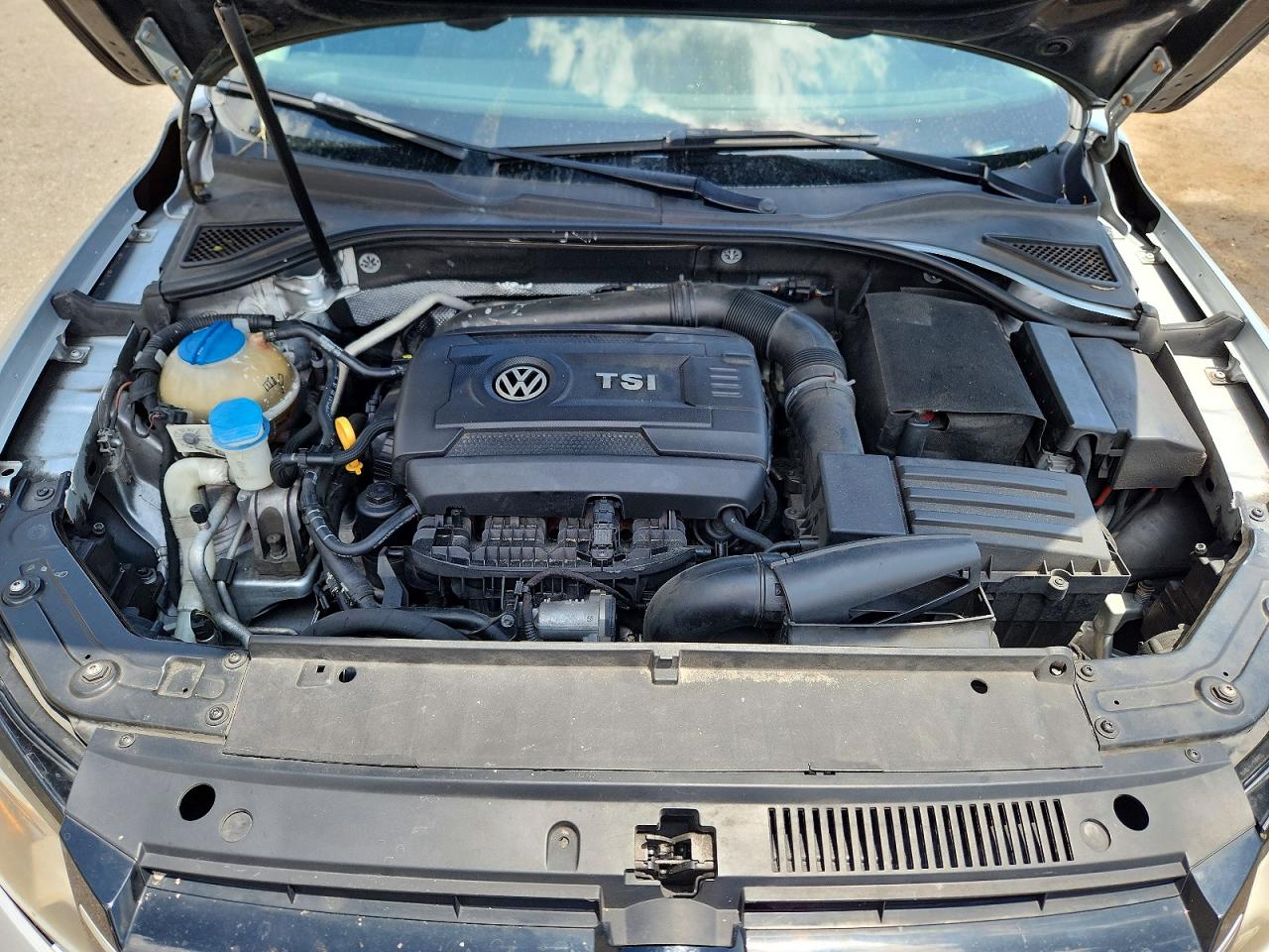 2015 VOLKSWAGEN PASSAT S photo 31