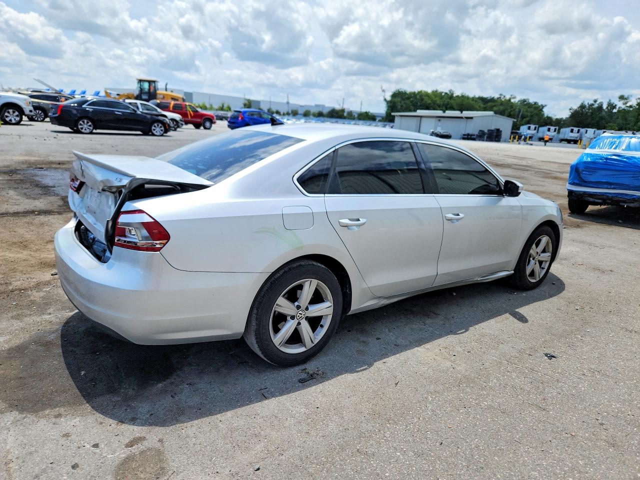 2015 VOLKSWAGEN PASSAT S photo 7