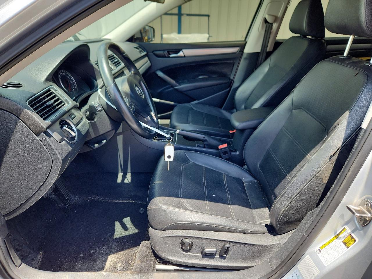 2015 VOLKSWAGEN PASSAT S photo 19