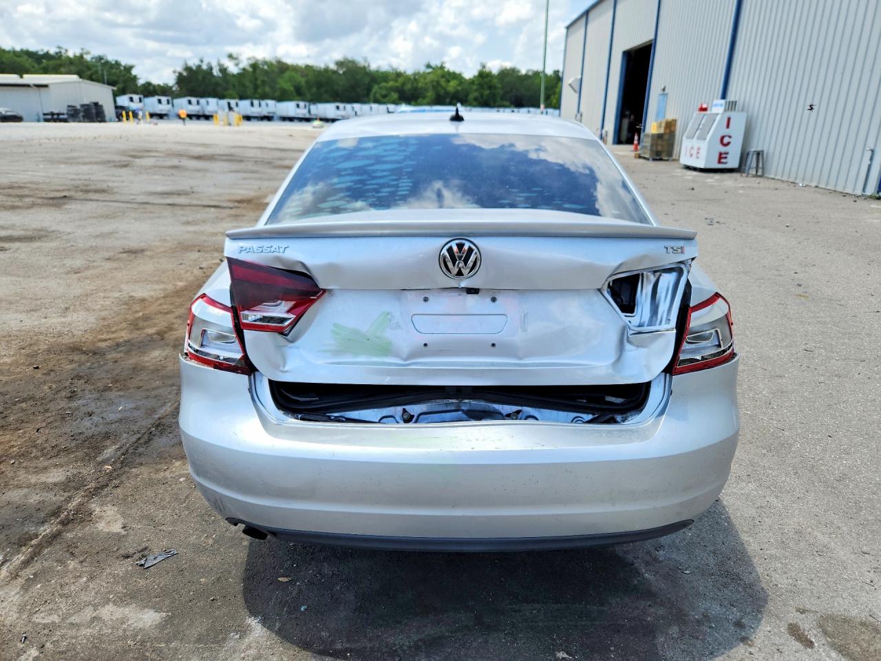 2015 VOLKSWAGEN PASSAT S photo 16
