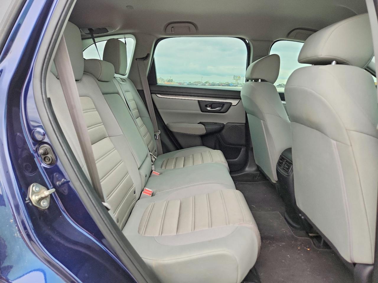 2017 HONDA CR-V LX photo 31