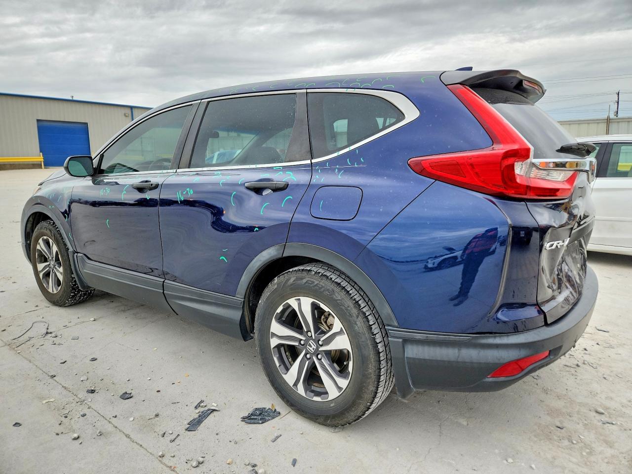 2017 HONDA CR-V LX photo 4