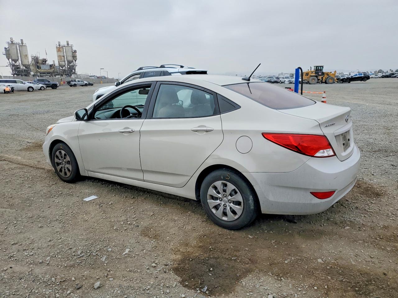 2016 HYUNDAI ACCENT SE photo 3