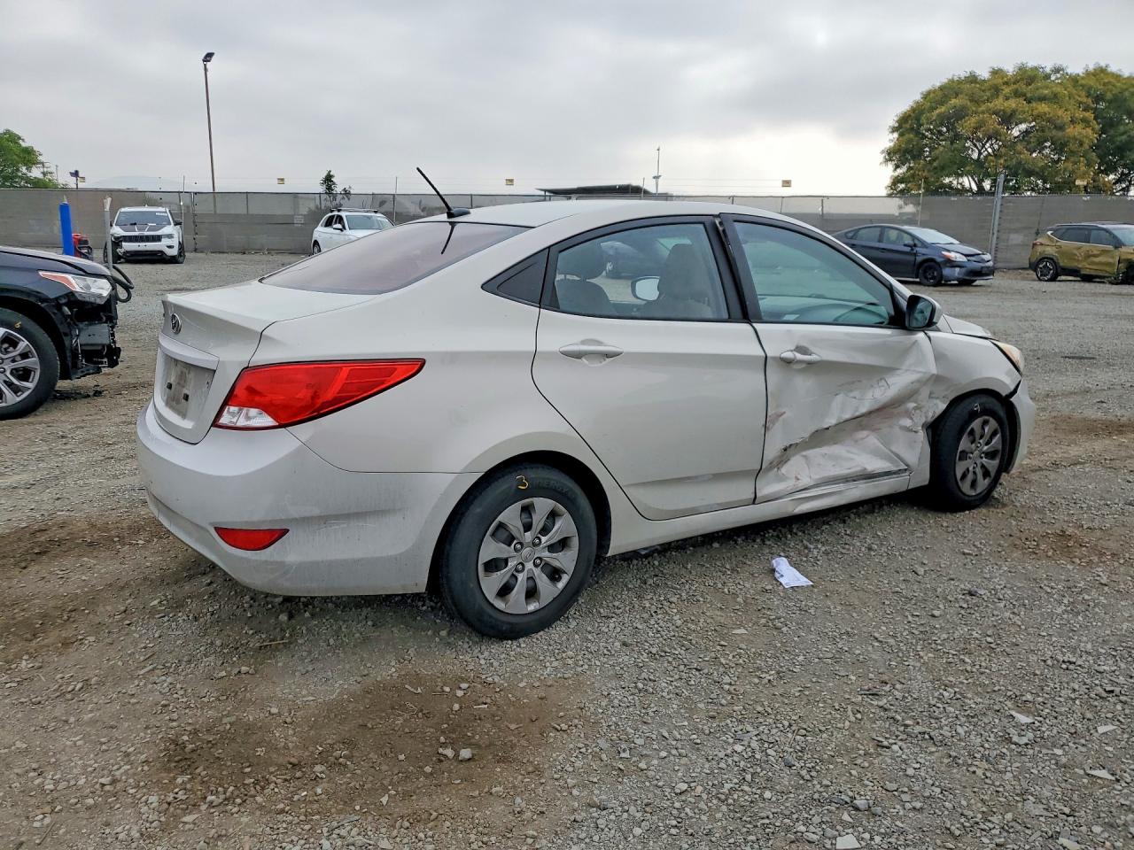 2016 HYUNDAI ACCENT SE photo 5
