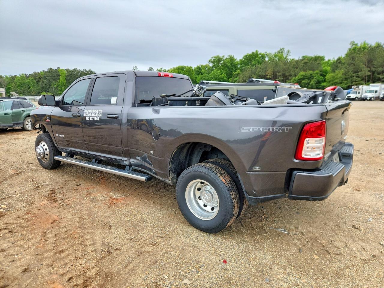 2022 RAM 3500 BIG HORN photo 3