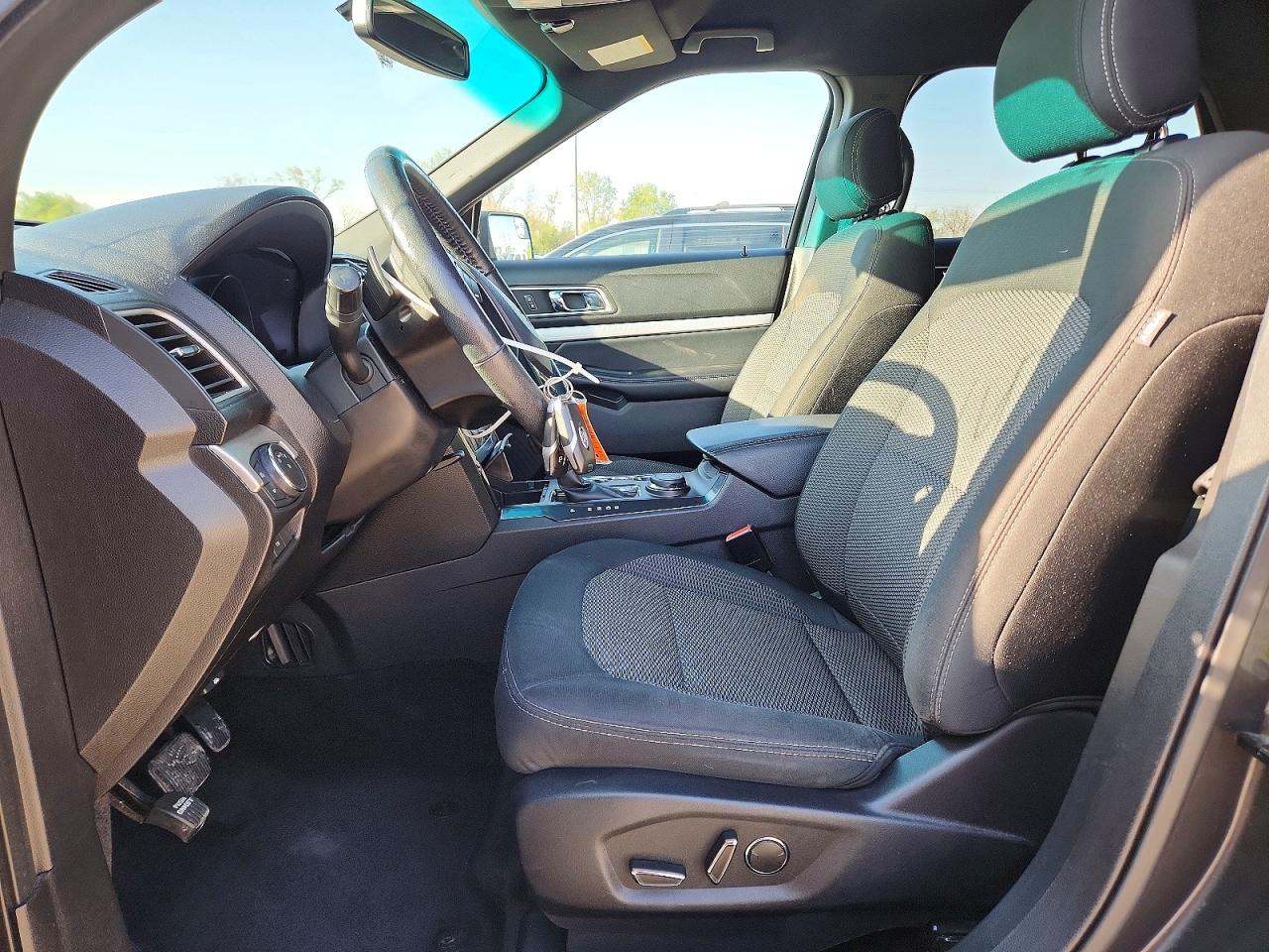 2017 FORD EXPLORER XLT photo 7
