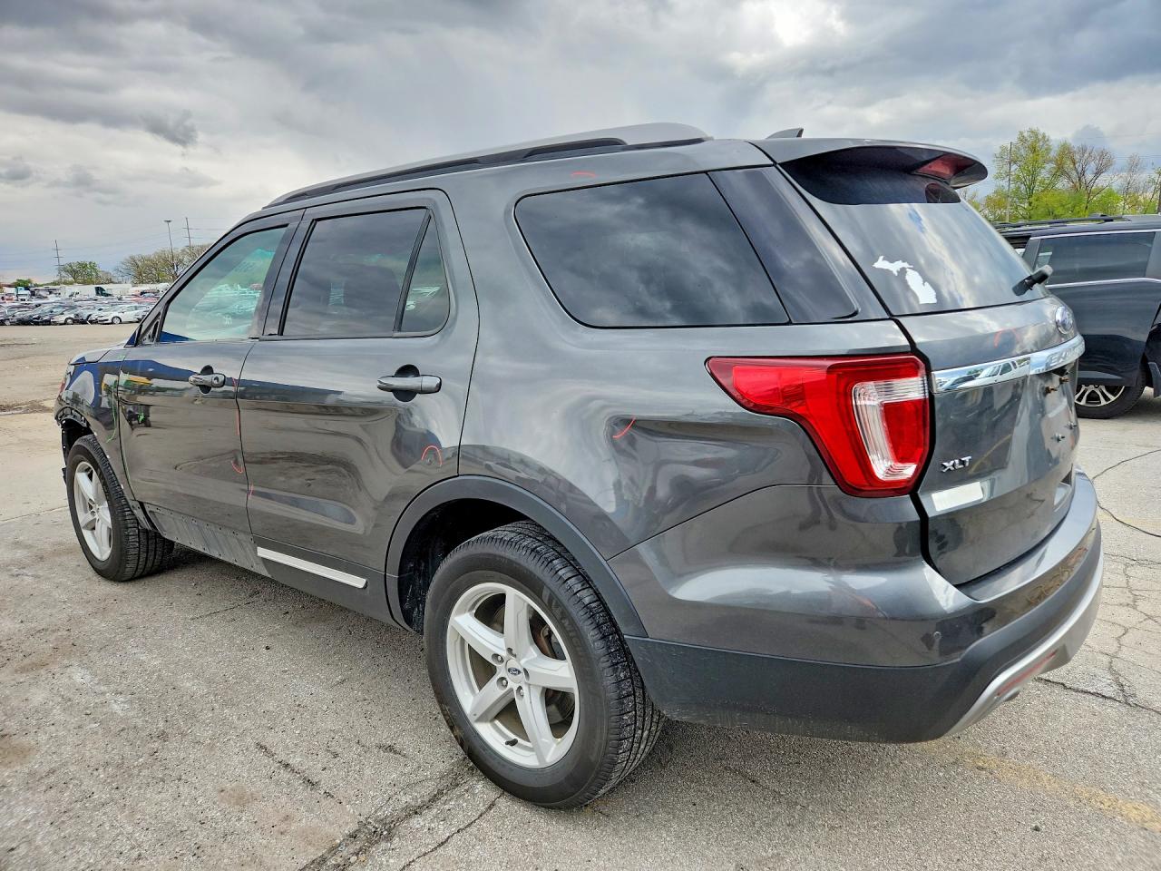 2017 FORD EXPLORER XLT photo 2