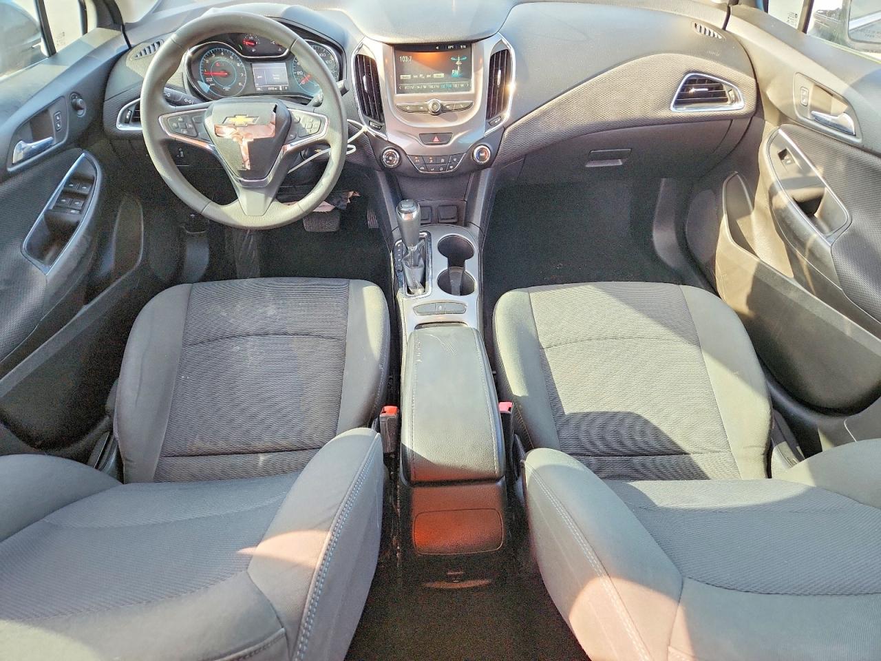 2017 CHEVROLET CRUZE LT photo 8