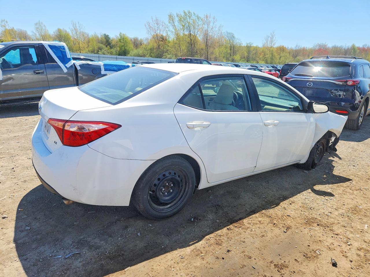 2018 TOYOTA COROLLA LE photo 5