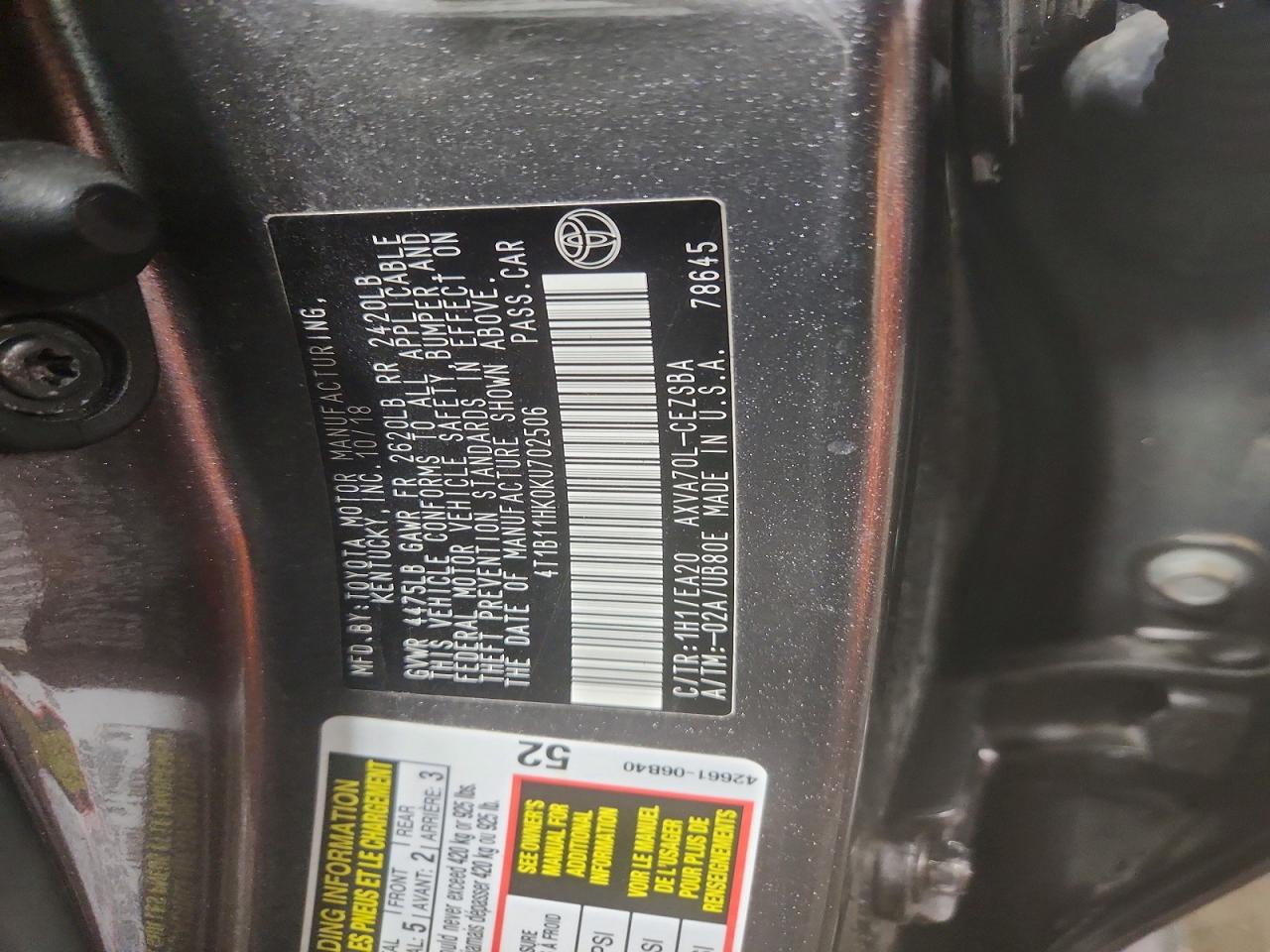 2019 TOYOTA CAMRY SE photo 12