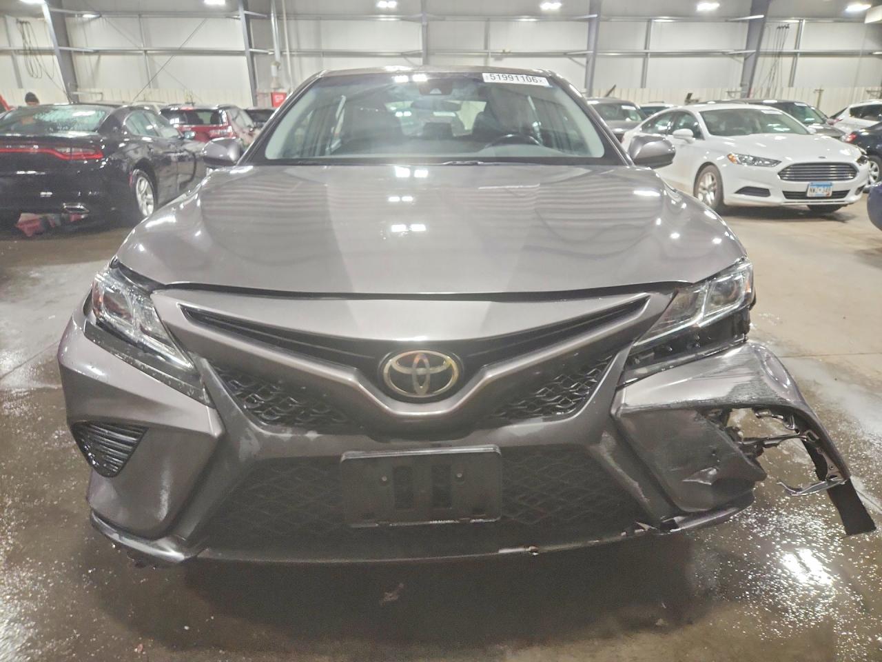 2019 TOYOTA CAMRY SE photo 5