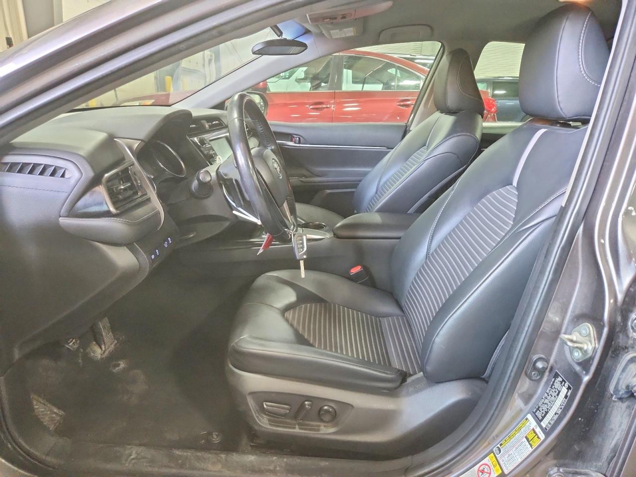 2019 TOYOTA CAMRY SE photo 7