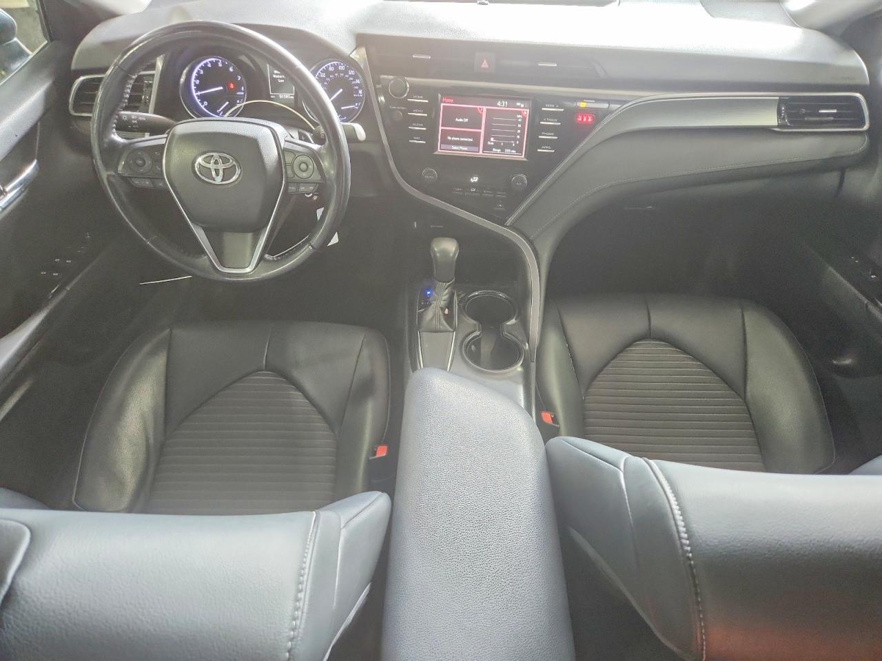 2019 TOYOTA CAMRY SE photo 8