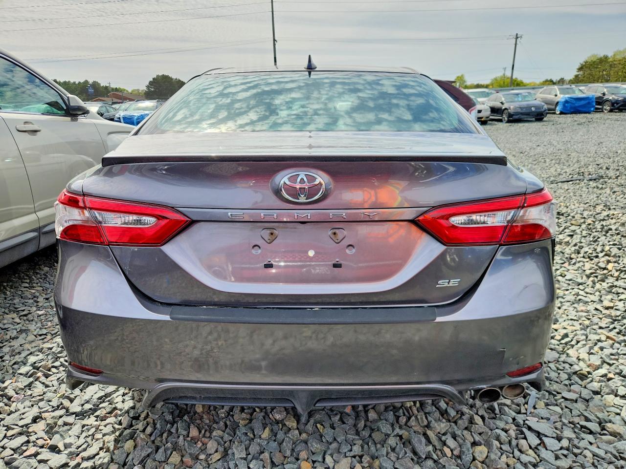 2019 TOYOTA CAMRY SE photo 6