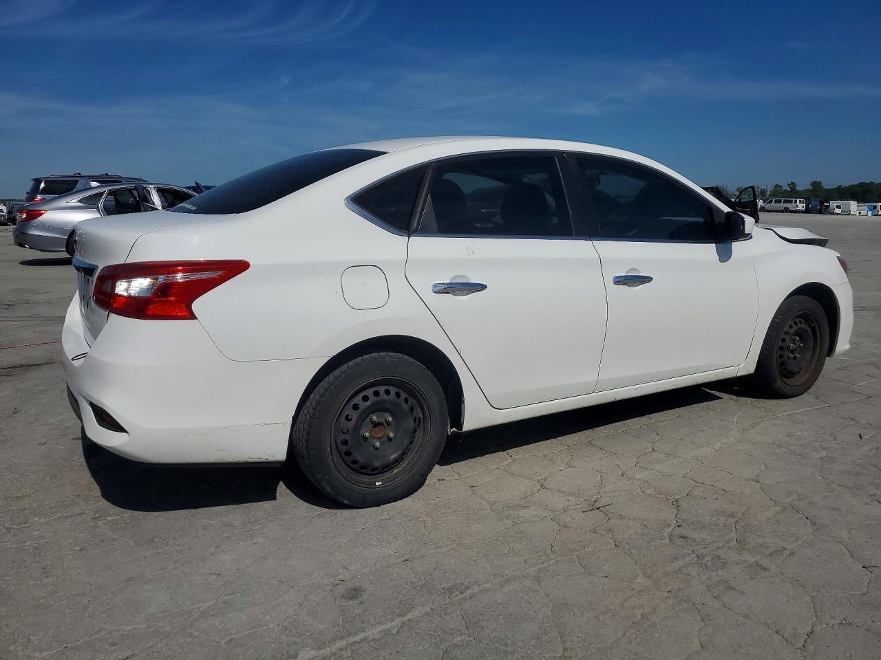 2018 NISSAN SENTRA S photo 5