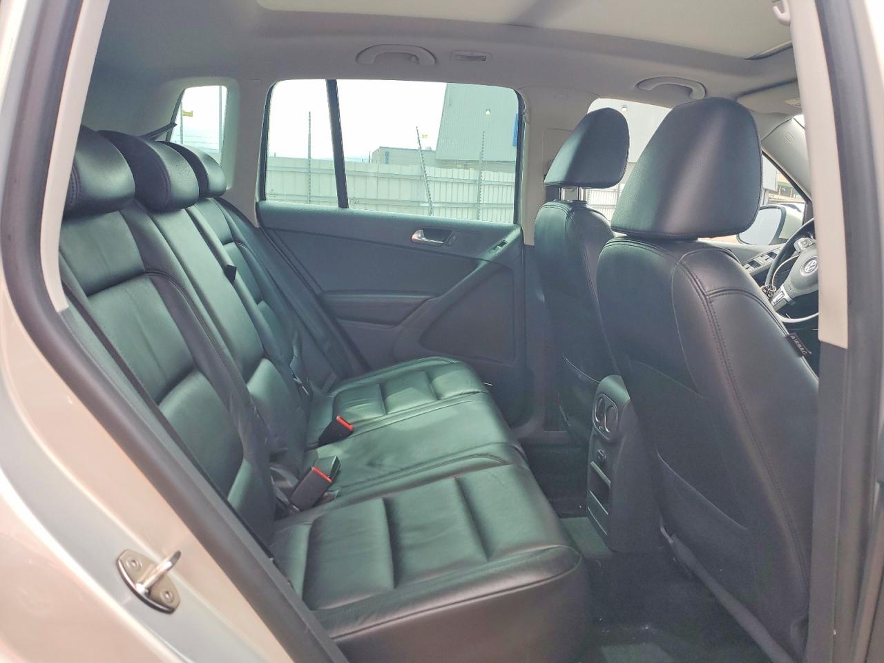 2011 VOLKSWAGEN TIGUAN S photo 19