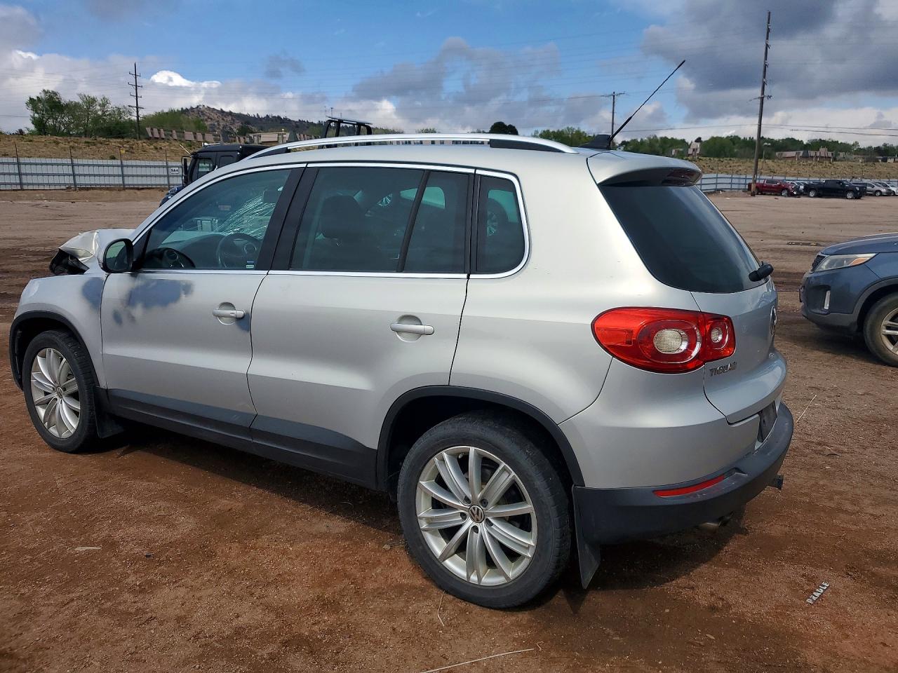 2011 VOLKSWAGEN TIGUAN S photo 3