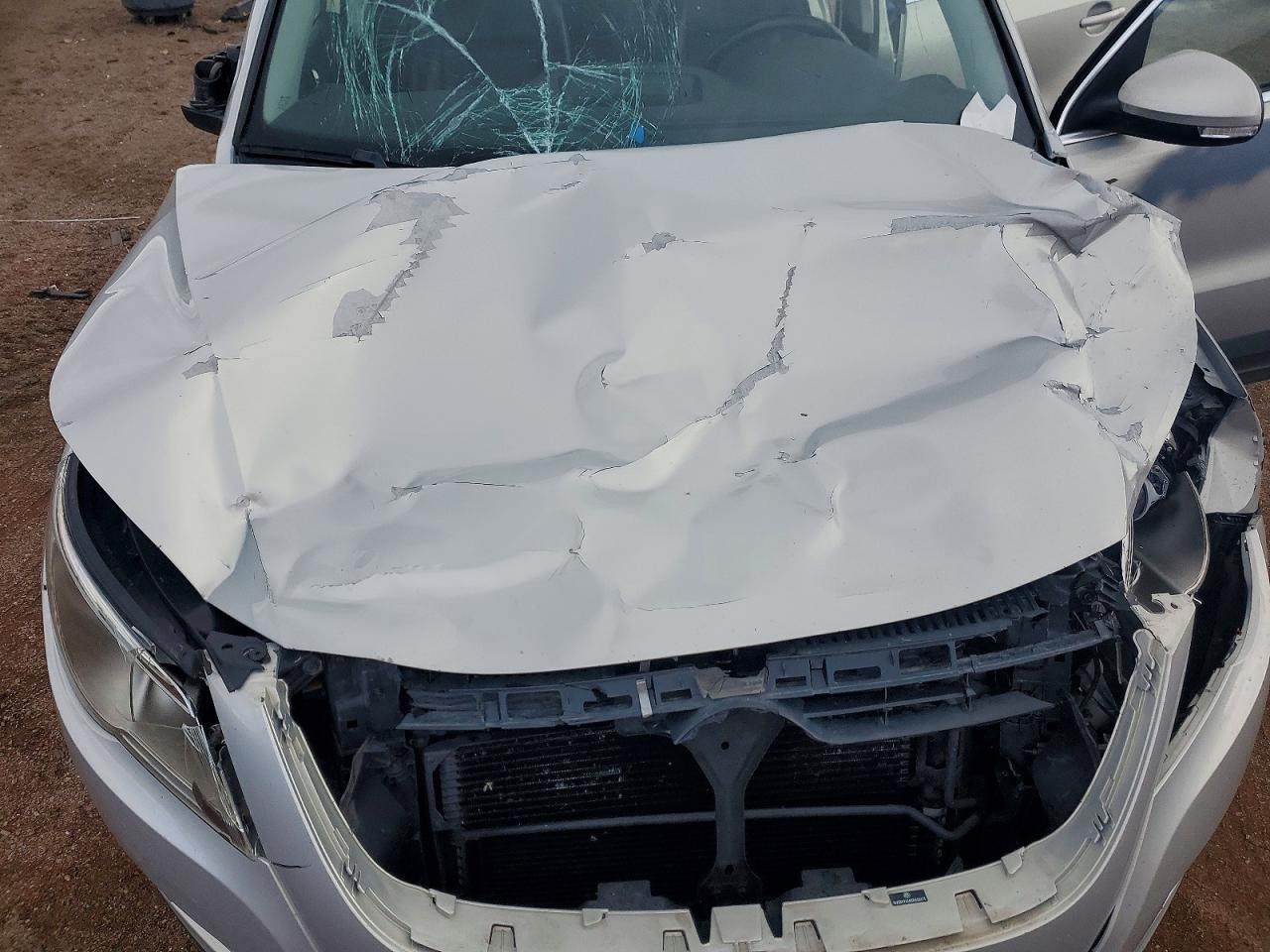 2011 VOLKSWAGEN TIGUAN S photo 21